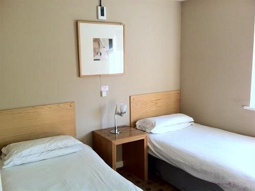Holroyd Arms Apartment กิลด์ฟอร์ด ภายนอก รูปภาพ